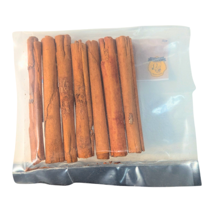 Les Bâtons de Cannelle de l'ile  de la Réunion produit, extrait et préparé par la Maison du Curcuma / Mémé Rivière.