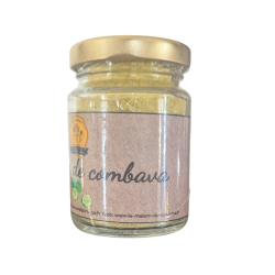 Le Combava en poudre de la maison du curcuma, mémé rivière est entièrement réalisé à partir du zest du fruit.